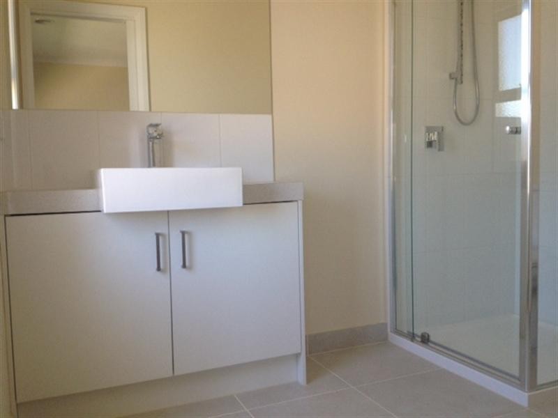 2/17 Taronga Way, South Morang VIC 3752