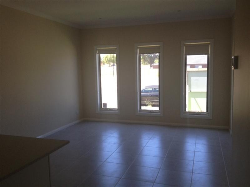 2/17 Taronga Way, South Morang VIC 3752