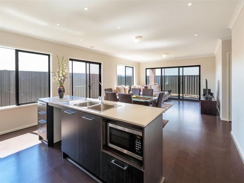 8 Destiny View, Mernda VIC 3754