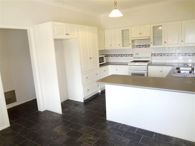 28 Chowne Street, Lalor VIC 3075