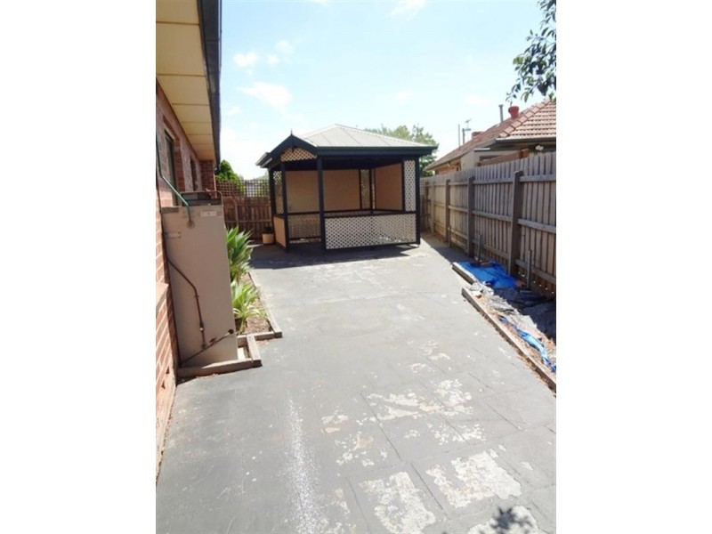 28 Chowne Street, Lalor VIC 3075