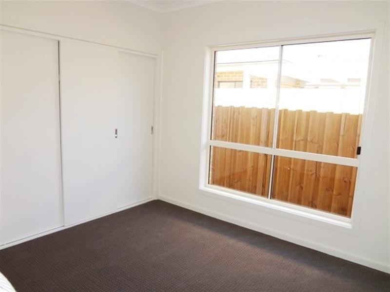 8 Efficient Street, Epping VIC 3076