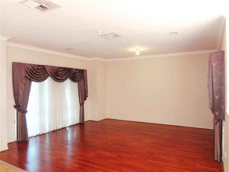 10 Lovely Way, South Morang VIC 3752