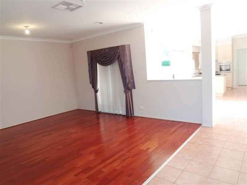 10 Lovely Way, South Morang VIC 3752