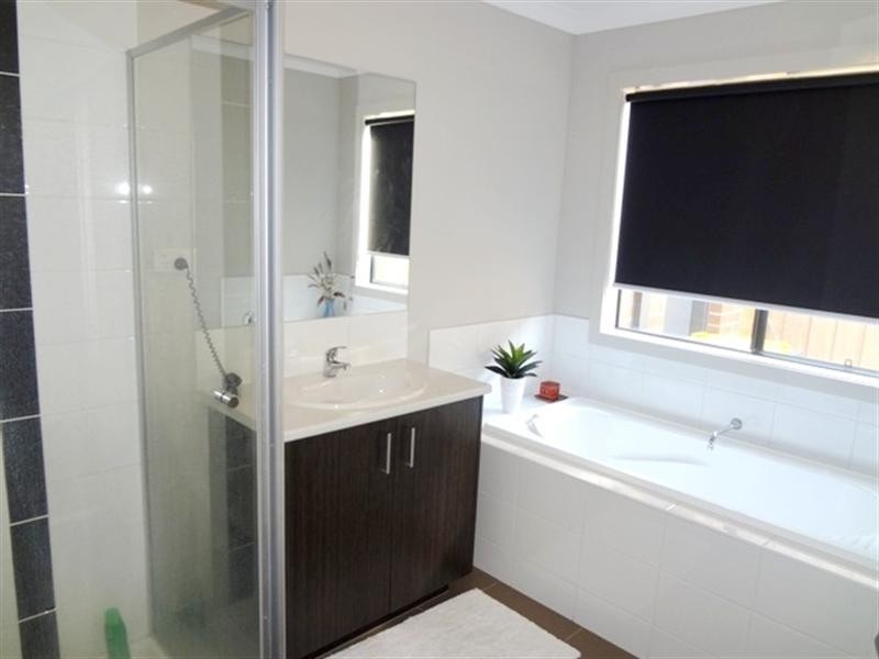 5 Dunraven Crescent, Doreen VIC 3754