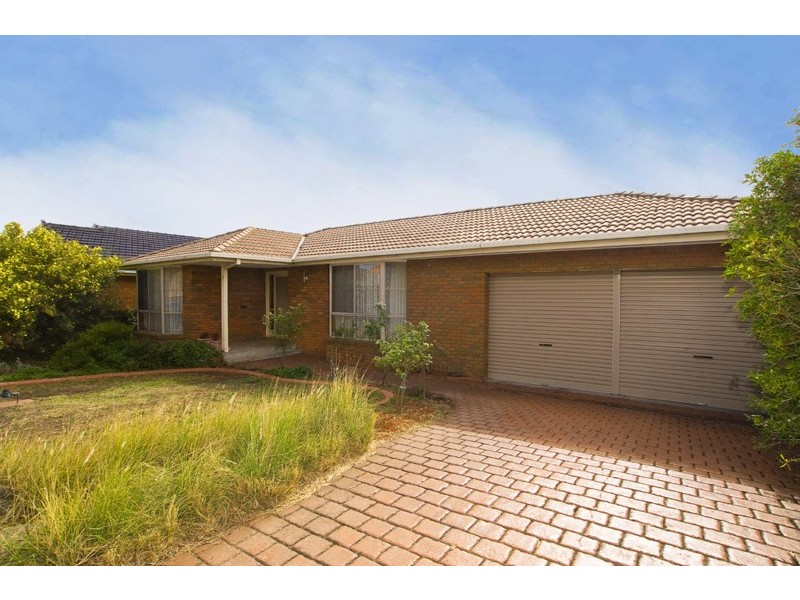 2 Sinclair Court, Mill Park VIC 3082