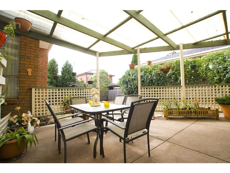 2 Sinclair Court, Mill Park VIC 3082