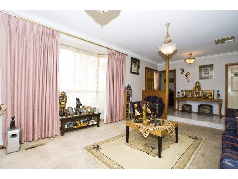 2 Sinclair Court, Mill Park VIC 3082