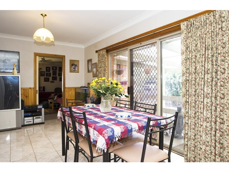 2 Sinclair Court, Mill Park VIC 3082