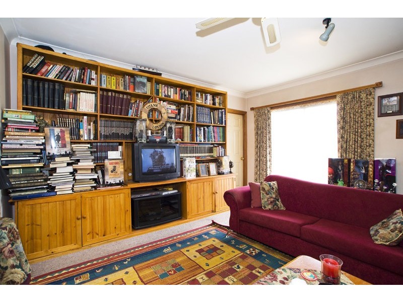 2 Sinclair Court, Mill Park VIC 3082