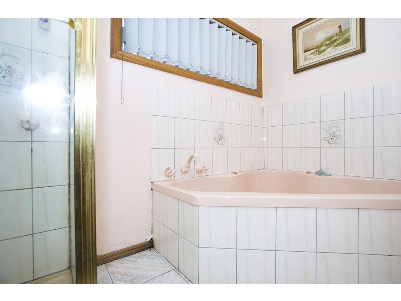 2 Sinclair Court, Mill Park VIC 3082