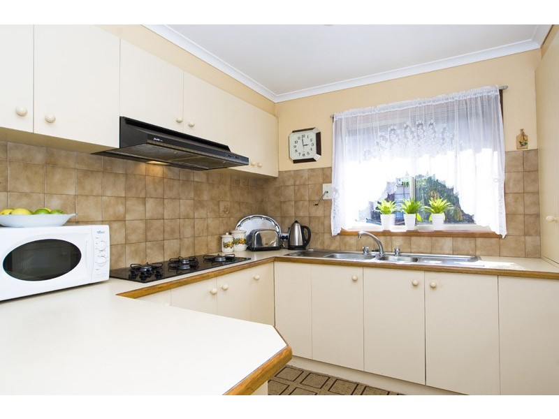 40 Prince of Wales Avenue, Mill Park VIC 3082