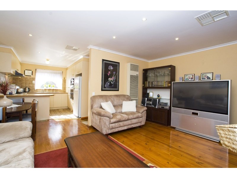 40 Prince of Wales Avenue, Mill Park VIC 3082