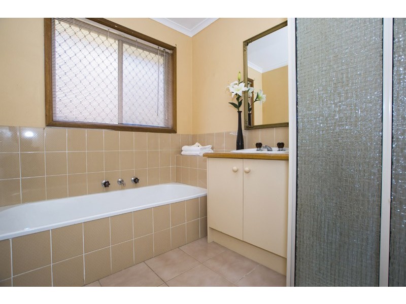 40 Prince of Wales Avenue, Mill Park VIC 3082