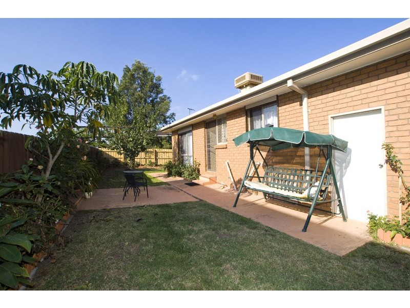 40 Prince of Wales Avenue, Mill Park VIC 3082
