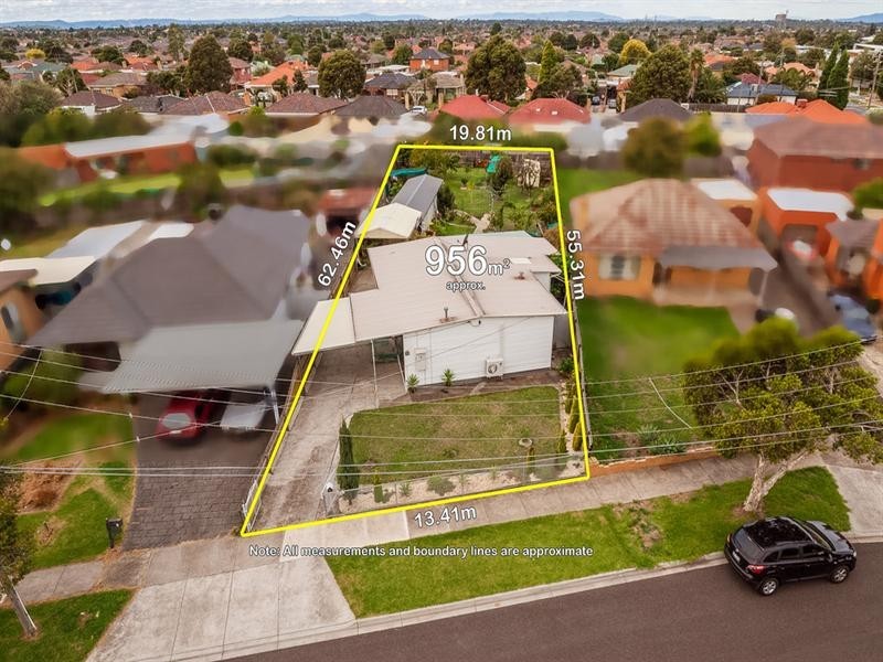 8 Prince Andrew Avenue, Lalor VIC 3075