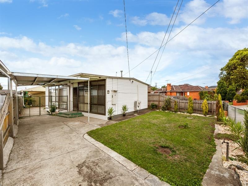 8 Prince Andrew Avenue, Lalor VIC 3075