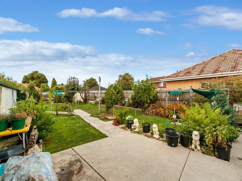 8 Prince Andrew Avenue, Lalor VIC 3075