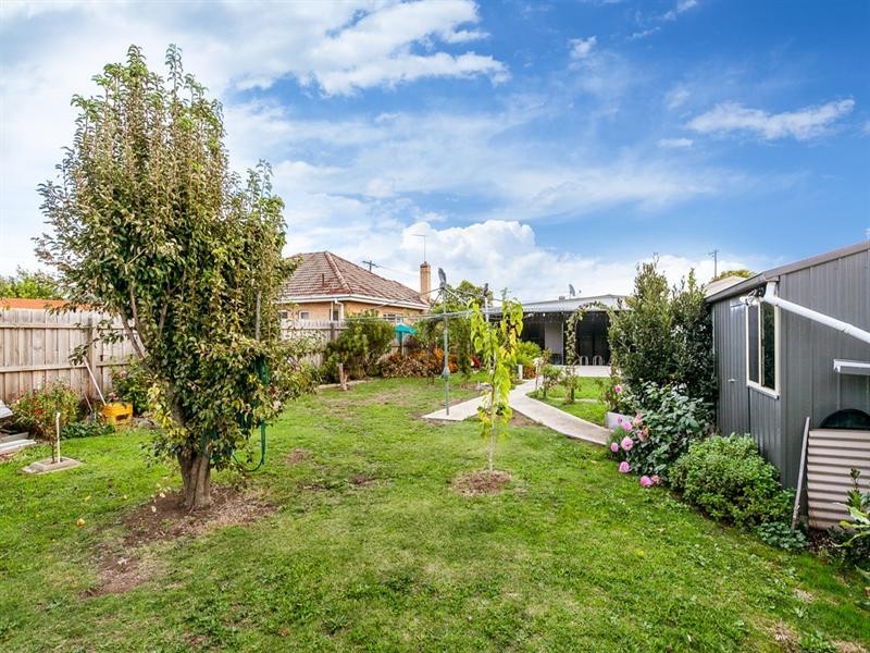 8 Prince Andrew Avenue, Lalor VIC 3075