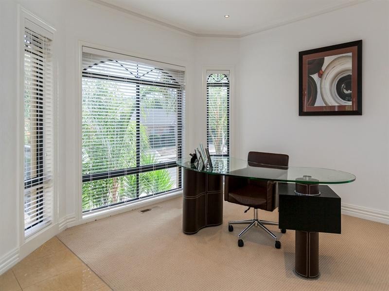 8 Kestrel Road, South Morang VIC 3752