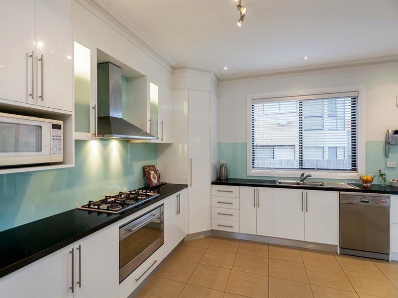 8 Kestrel Road, South Morang VIC 3752