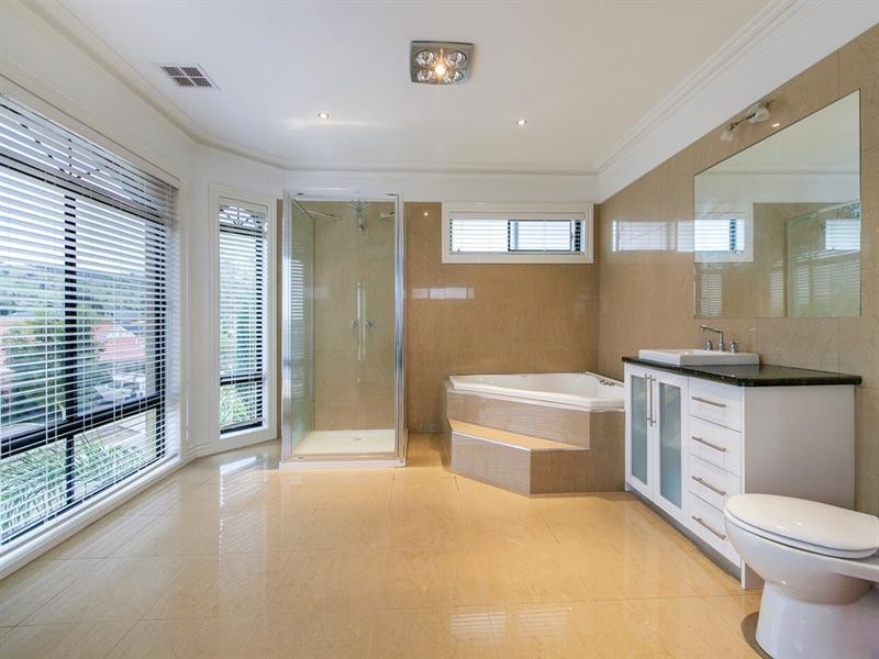 8 Kestrel Road, South Morang VIC 3752