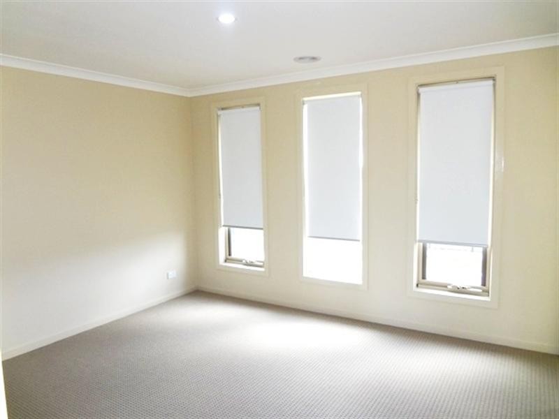 22 Villandry Street, Roxburgh Park VIC 3064
