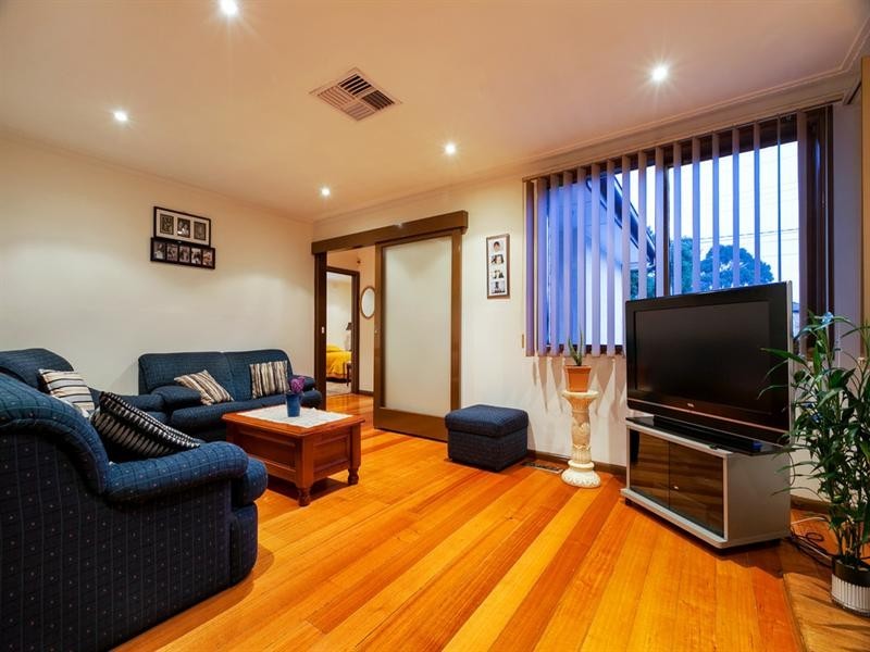 25 Huskisson Avenue, Lalor VIC 3075