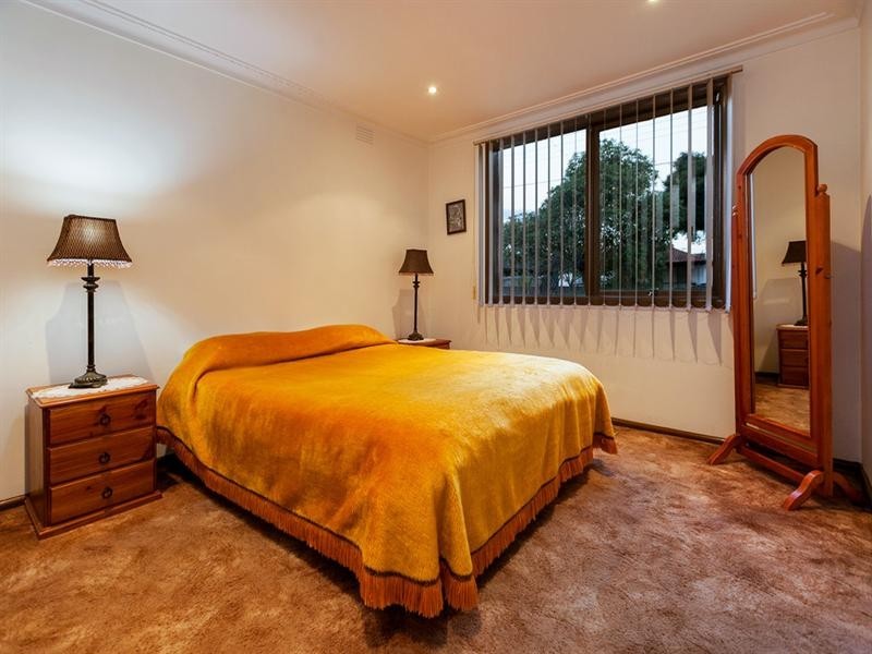 25 Huskisson Avenue, Lalor VIC 3075