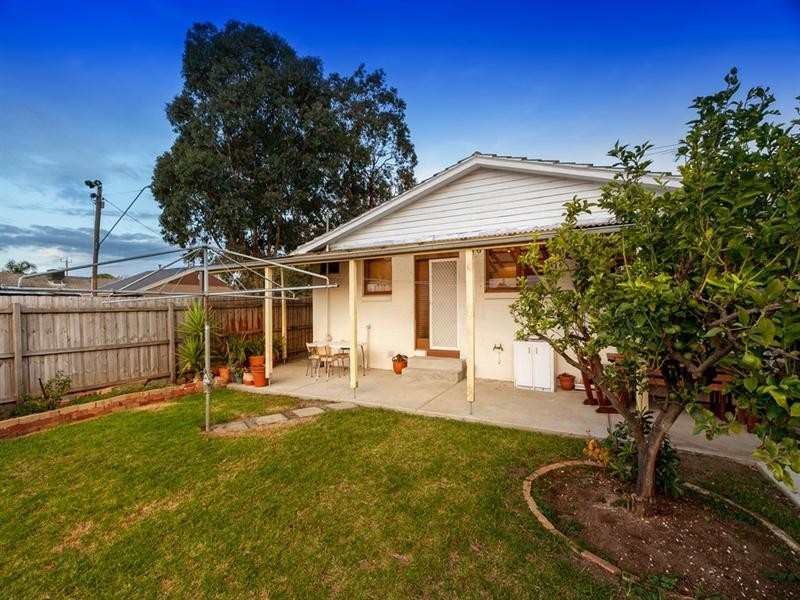 25 Huskisson Avenue, Lalor VIC 3075