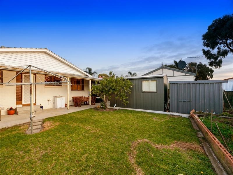 25 Huskisson Avenue, Lalor VIC 3075