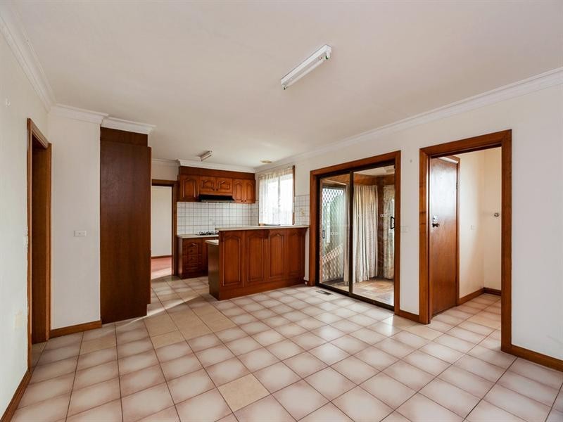 36 Robinvale Avenue, Thomastown VIC 3074