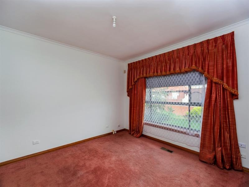 36 Robinvale Avenue, Thomastown VIC 3074