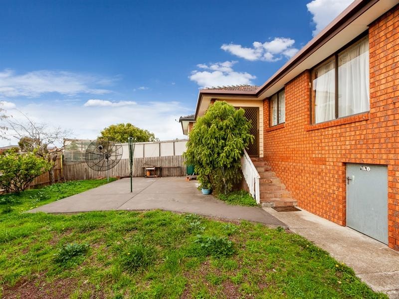 36 Robinvale Avenue, Thomastown VIC 3074