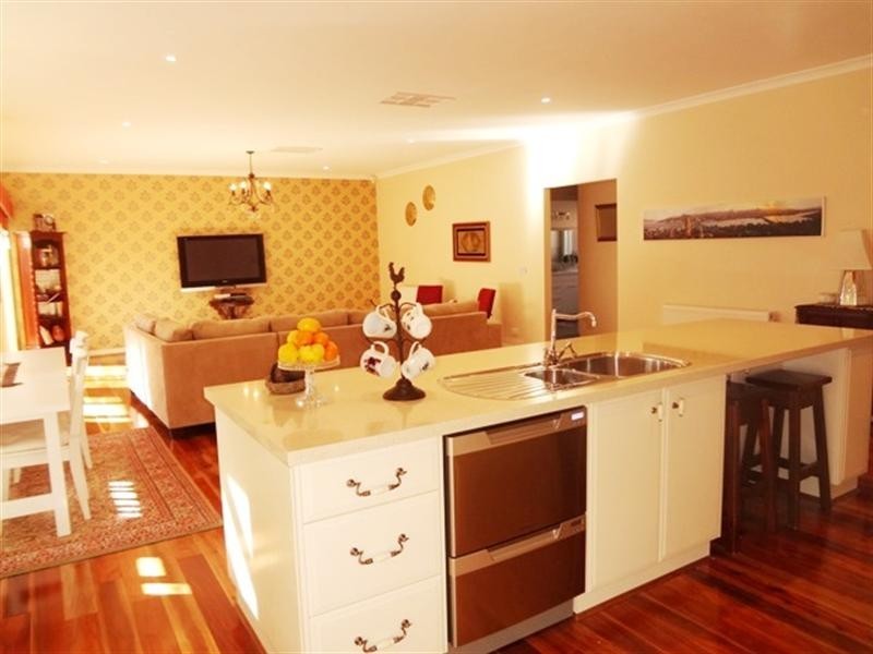 8 Mosaic Drive, Lalor VIC 3075