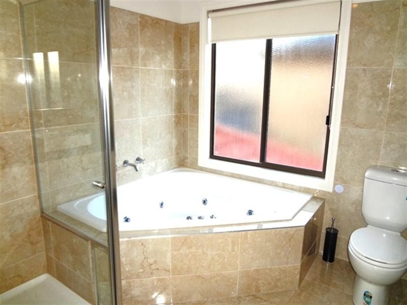 8 Mayflower Mews, Epping VIC 3076