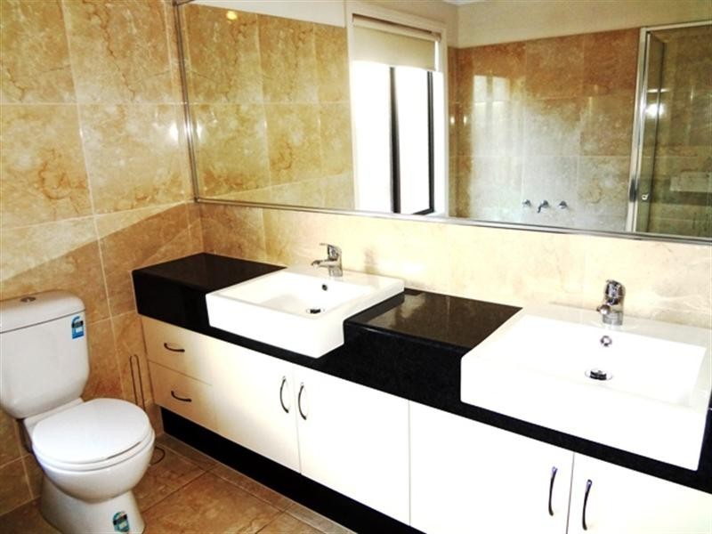 8 Mayflower Mews, Epping VIC 3076