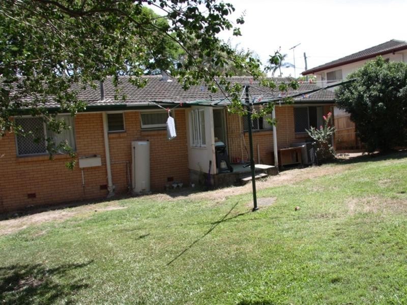 8 Flockton Street, Stafford Heights QLD 4053