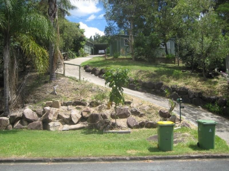 33 Tombondan Crescent, Ferny Hills QLD 4055