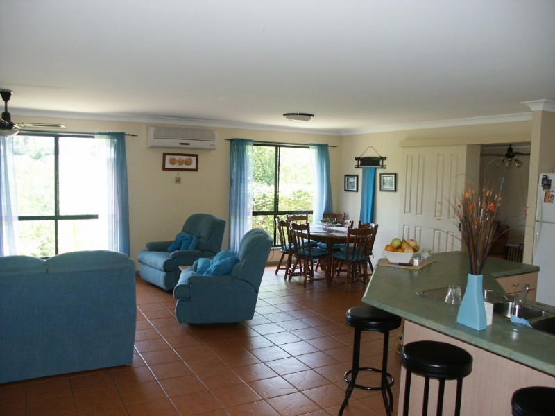 5 Woodash Court, Ferny Hills QLD 4055