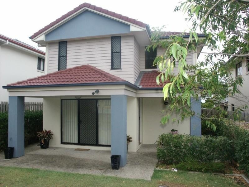 2/300 Cliveden Avenue, Corinda QLD 4075