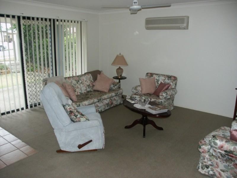 2/300 Cliveden Avenue, Corinda QLD 4075