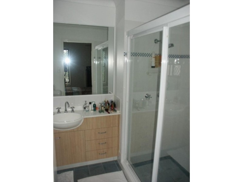 2/300 Cliveden Avenue, Corinda QLD 4075