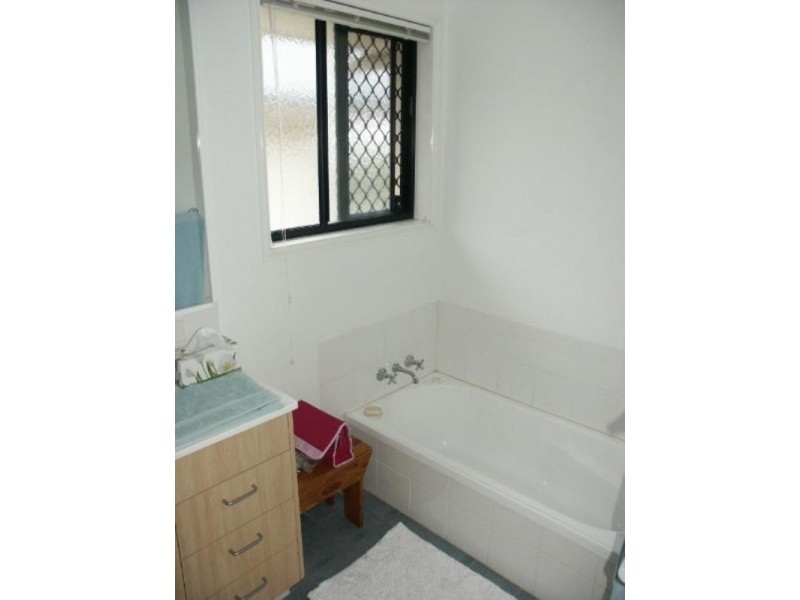 2/300 Cliveden Avenue, Corinda QLD 4075