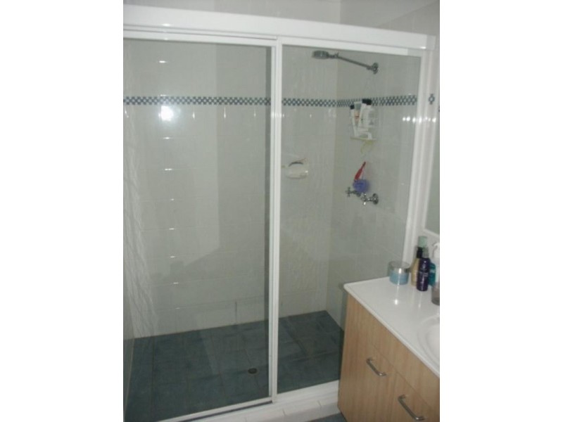 2/300 Cliveden Avenue, Corinda QLD 4075