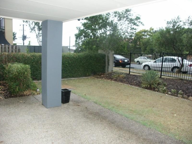 2/300 Cliveden Avenue, Corinda QLD 4075