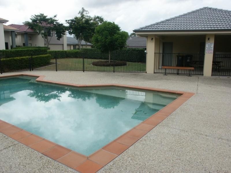 2/300 Cliveden Avenue, Corinda QLD 4075