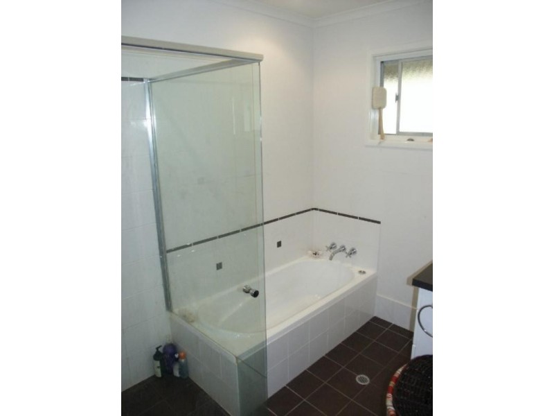 8 Wingara Grove, Ferny Hills QLD 4055