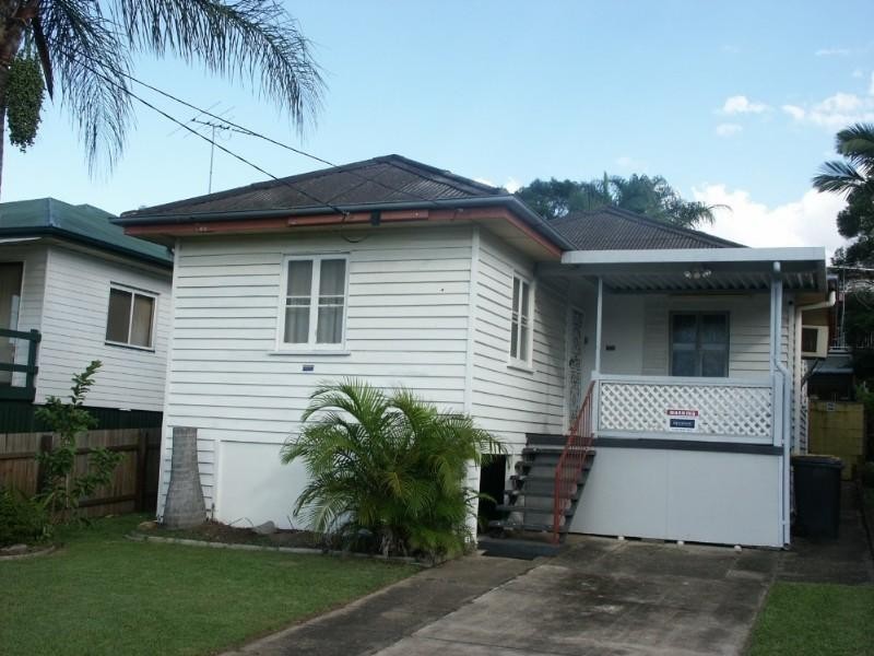 4 White Street, Everton Park QLD 4053