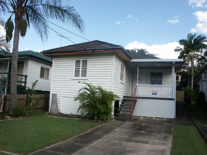 4 White Street, Everton Park QLD 4053
